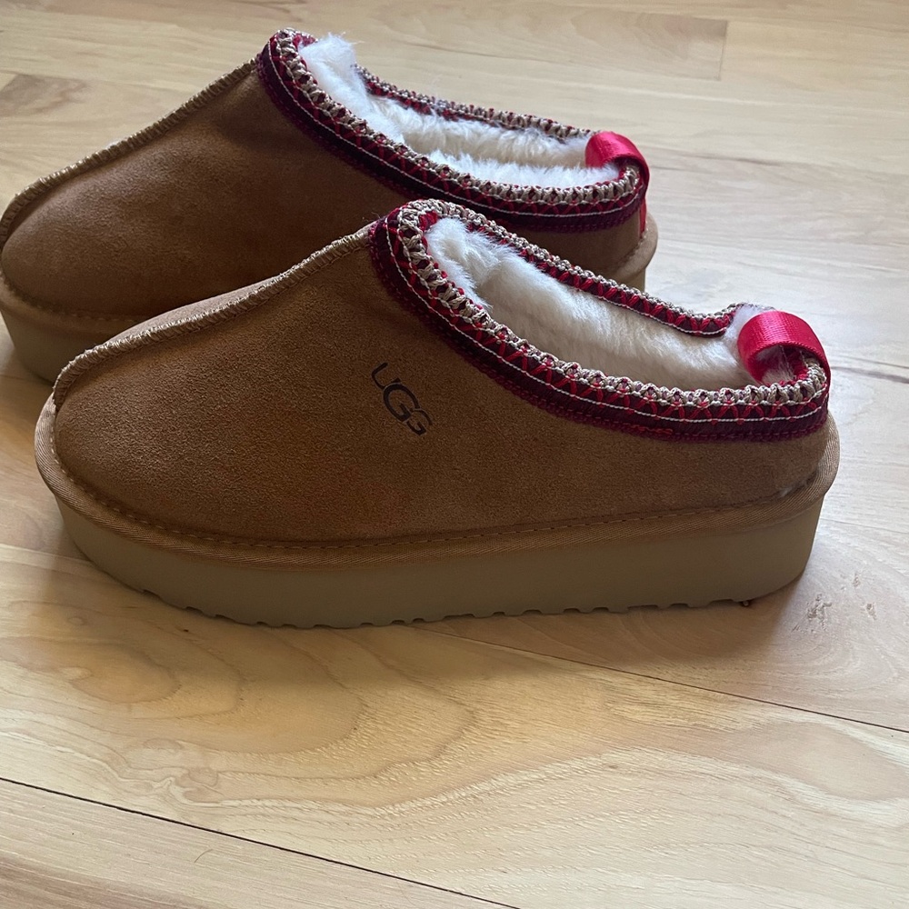Ugg Taz slippers